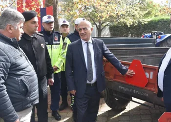 Bursa’da traktör kullanıcılarına ekipman desteği