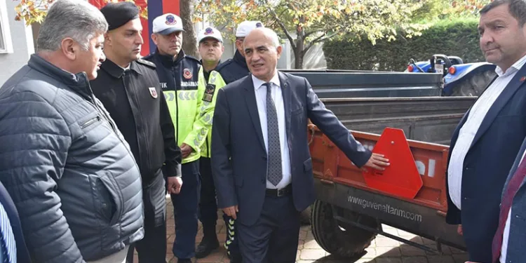 Bursa’da traktör kullanıcılarına ekipman desteği