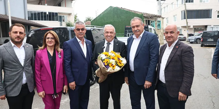 Ürünlü’de 275 hak sahibine imarlı tapu sevinci
