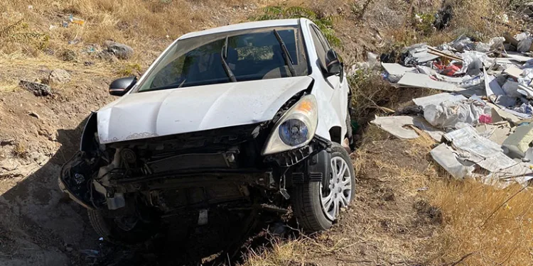 Elazığ’da otomobil şarampole uçtu: 3 yaralı