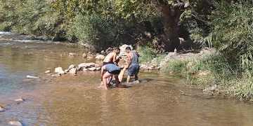 Serinlemek için girdiği suda hayatını kaybetti