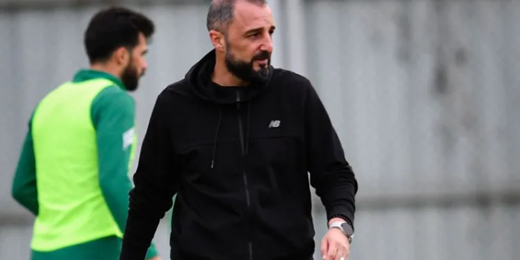 Bursaspor’da teknik direktör Adem Çağlayan istifa etti