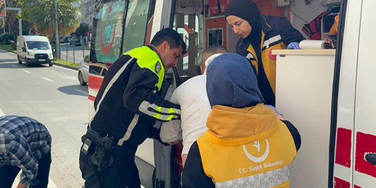 Samsun’da motosiklet devrildi: 2 yaralı