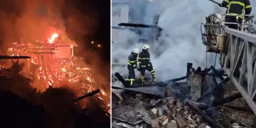 Yangın çıkan ev çöktü, iki kardeş enkaz altında aranıyor