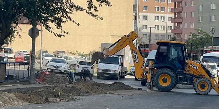Kazı yapan kepçe doğal gaz borusunu patlattı