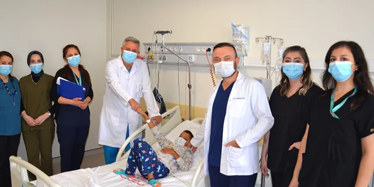 Minik Fehmi babasının böbreği ile hayata tutundu