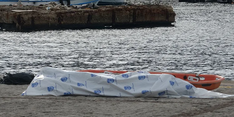 Antalya’da denizde erkek cesedi bulundu