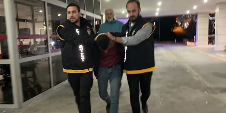 Kucağındaki bebeğine rağmen eski eşini defalarca bıçaklayan zanlı yakalandı