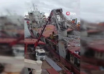Tuzla’da bakıma alınan gemi yan yattı: 1 işçi ölü