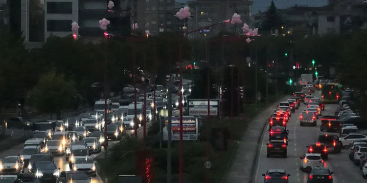 Erken teşhis için sokak lambaları pembe yanıyor