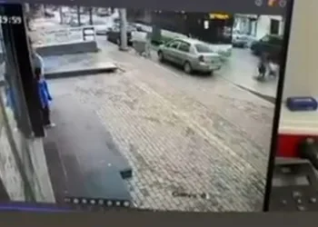 Bursa’da otobüs ve kamyonetin altında kaldılar