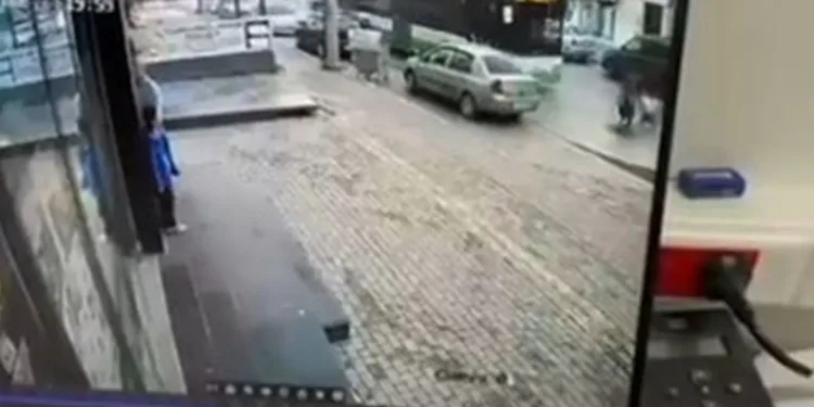 Bursa’da otobüs ve kamyonetin altında kaldılar