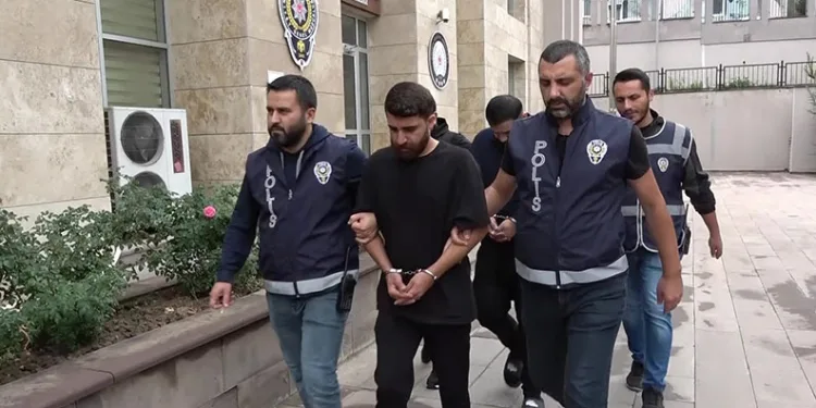 Şantajcı sahte avukatlar polise yakalandı