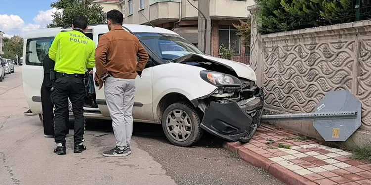 Köşede çarpıştılar, site duvarında durdular