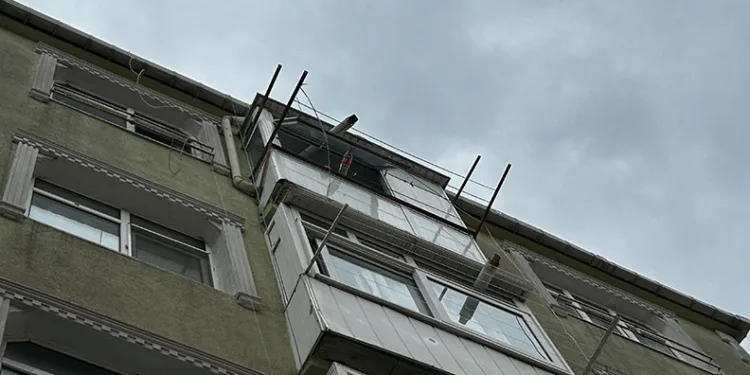 Şüpheli ölüm: 5. kattan düşerek hayatını kaybetti