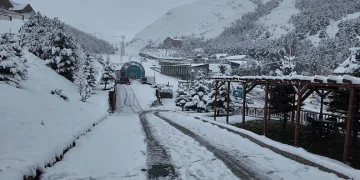 Palandöken beyaz gelinliğini giydi