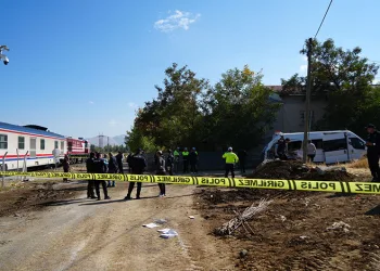 Muş’ta tren öğrenci servisine çarptı: 17 yaralı