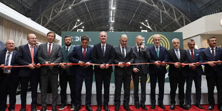 MODEF EXPO İnegöl Mobilya Fuarı kapılarını açtı