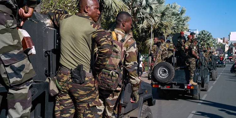 Madagaskar’da ordu yönetime el koydu