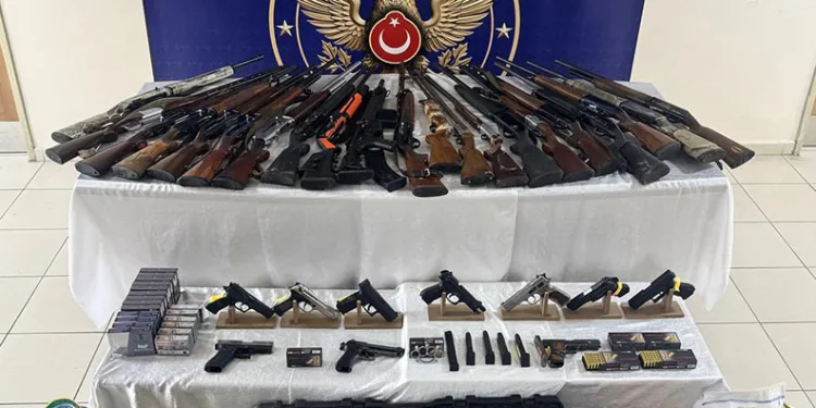 Düzce’de sosyal medya üzerinden silah teşhiri yapan şahıslara yönelik operasyon: 24 gözaltı