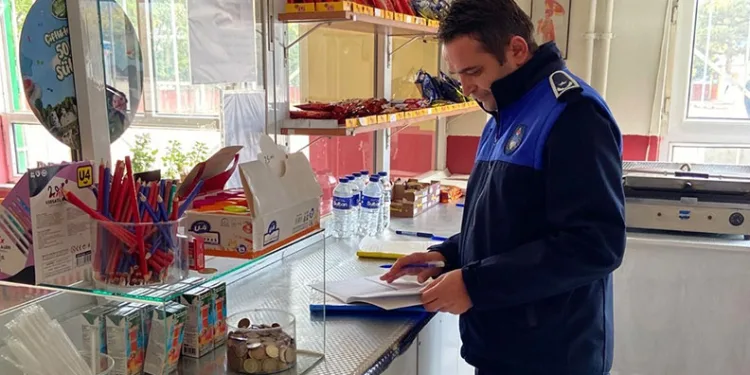 Zabıta ekiplerinden okul kantinlerine sıkı denetim