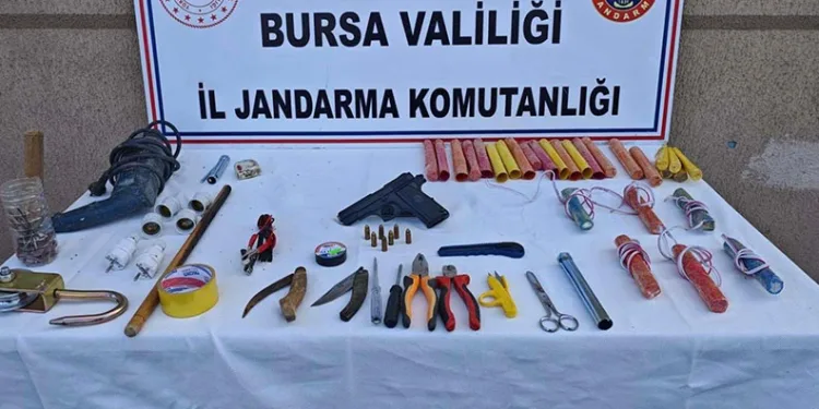 Bursa’da definecilerin zulasından cephanelik çıktı