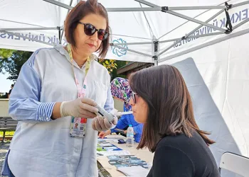 Mobil ekipler vatandaşları sigara bırakmaya teşvik ediyor