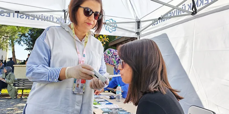 Mobil ekipler vatandaşları sigara bırakmaya teşvik ediyor