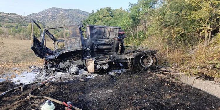 Kaza yapan tır yanarak kül oldu