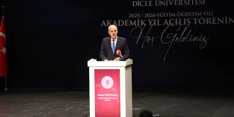 ‘’Diyarbakır büyük Kürt medeniyetinin yeşerdiği, geliştiği, büyüdüğü bir kenttir”