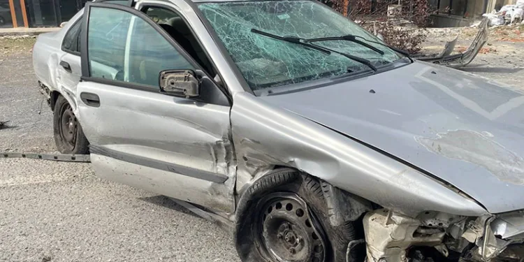 Bursa’da hurdaya dönen otomobilden yaralı kurtuldu