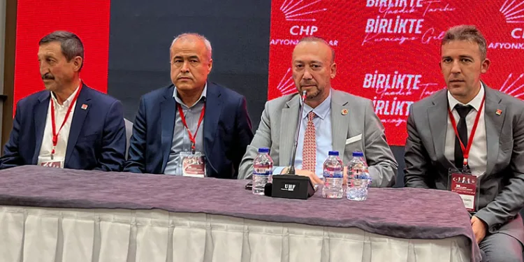 CHP kongresinin basına kapatılması kararına tepki