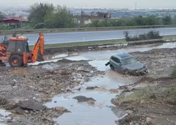 Hatay’da heyelan faciası: Otoyol kapandı