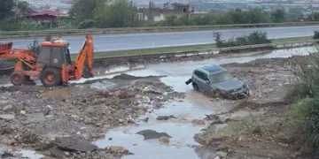 Hatay’da heyelan faciası: Otoyol kapandı