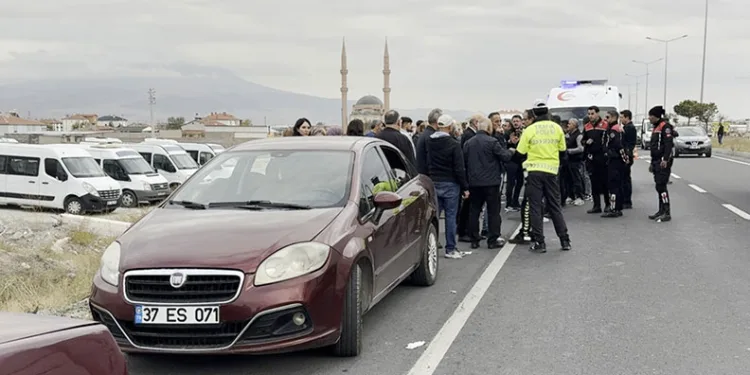 Polis cenazesi sırasında konvoya saldırı: 4 yaralı