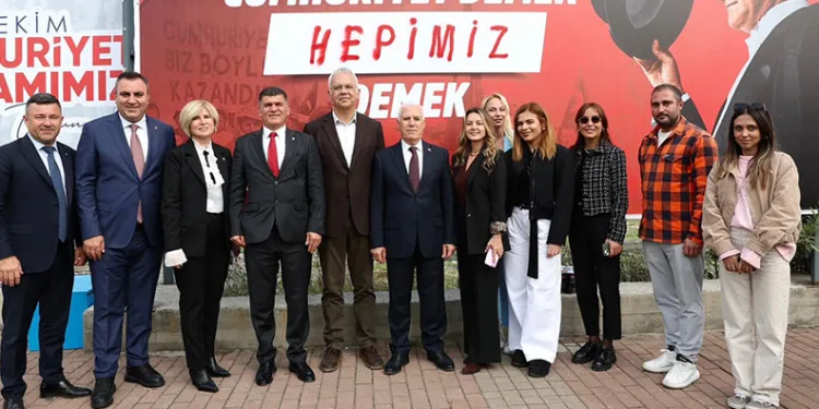 Cumhuriyet coşkusu sokaklara taşındı