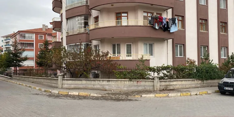 Kavga ettiği eski eşini bıçaklayarak öldürdü