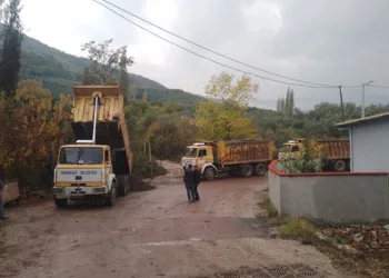 Orhangazi Belediyesi Çevre Mahallelerde Parke ve Arazi Yolu Düzenleme Çalışmalarını Hız Kesmeden Sürdürüyor