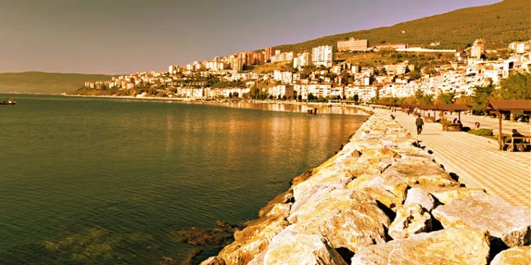 Bursalı Müzisyenden Gemlik’e Özel Şarkı: “Gemlik Zamanları” Büyük Beğeni Topladı