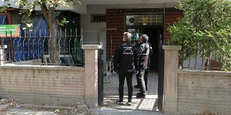 Antalya’da velinin öğretmeni darbettiği iddiası