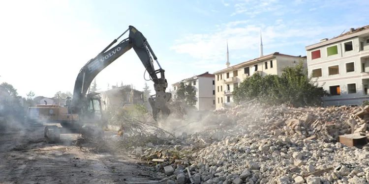 Turgutalp kentsel dönüşümde 2. Ve 3. Etap yıkımları başladı