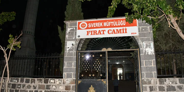 Cami bahçesinde gömülü yeni doğmuş bebek cesedi bulundu