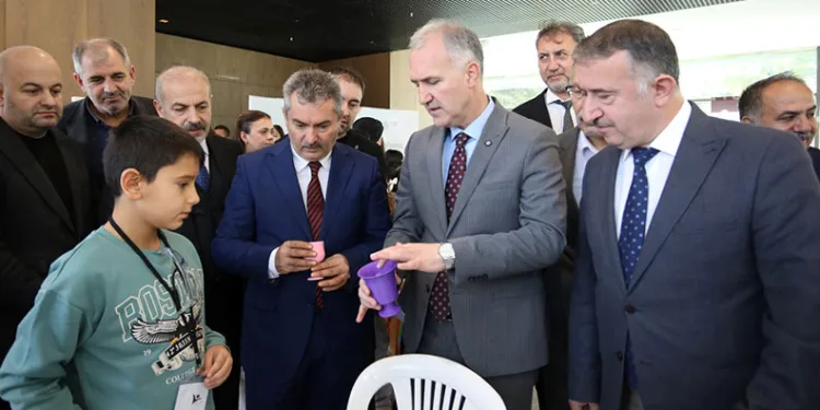 İnegöl’de bilim şöleni başladı