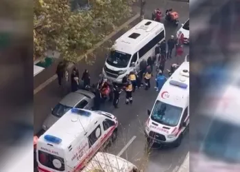 Bursa’da kaygan yolda dengesini kaybeden kurye düştü