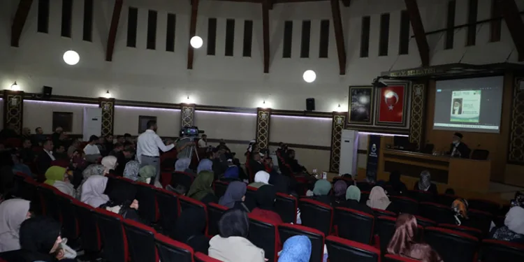 İnegöl’de huzurlu ve mutlu ailenin şifreleri konuşuldu