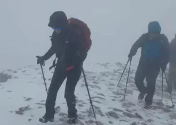 Uludağ’da yılın ilk karını zirvede kutladılar