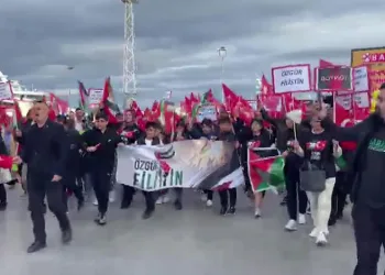 Maç öncesi seyyar satıcılara ortak denetim: Malzemelere el konuldu