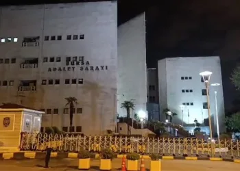 Aralarında CHP’li eski başkanın da bulunduğu 15 kişi tutuklandı