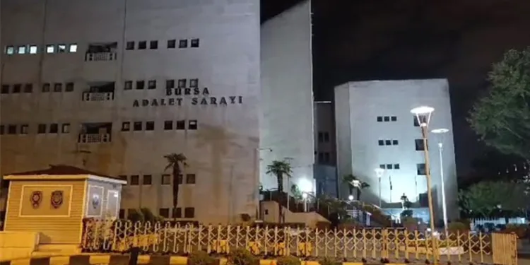 Aralarında CHP’li eski başkanın da bulunduğu 15 kişi tutuklandı