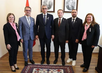 Bursa Kanserle Savaş Derneği’nden Sağlık Bakanı Memişoğlu’na ziyaret